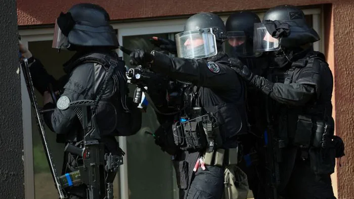 В Париже неизвестный угрожает взрывом в иранском консульстве