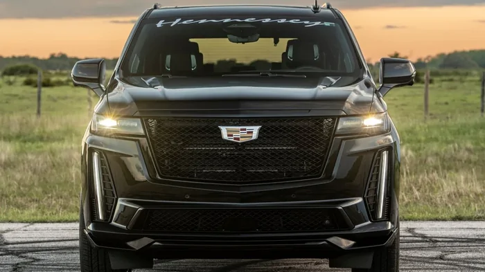 850-сильный гигант: презентован заряженный внедорожник Cadillac