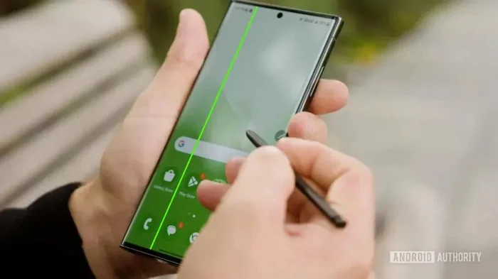 На экранах старых Samsung начали сами по себе появляться зеленые линии