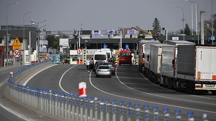 Блокада на границе: на пунктах пропуска находится 1700 грузовиков