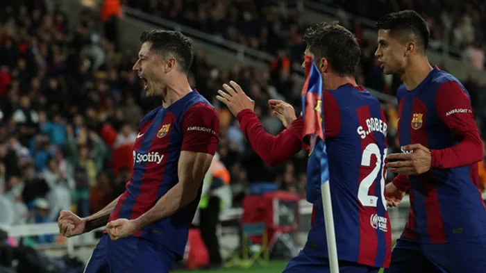 Барселона с боем вырвала победу в Валенсии