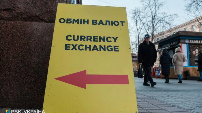 Доллар подорожал: курсы в обменных пунктах Украины