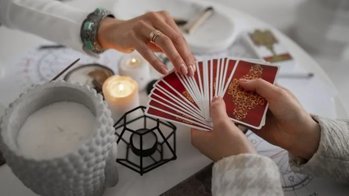 Таро-гороскоп на неделю: каким знакам очень повезет в последних числах мая