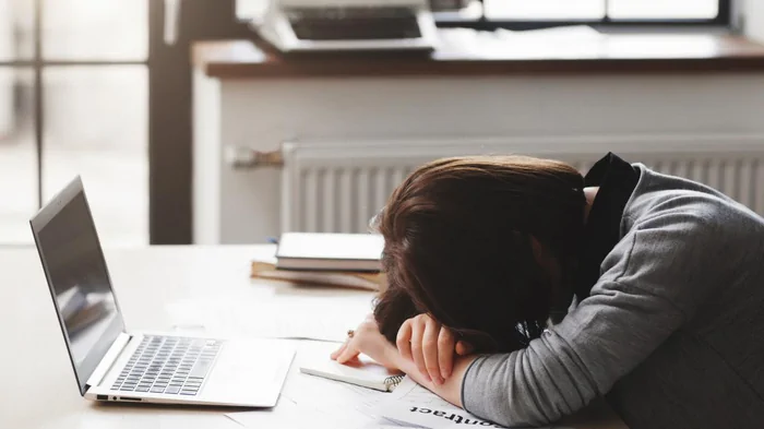 Названы 12 бессмысленных привычек, которые незаметно вас изнуряют