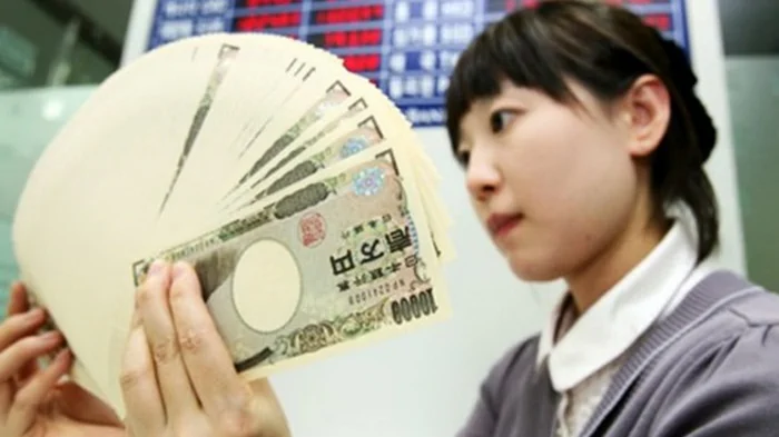 Японская валюта упала до минимума почти за 40 лет