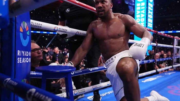 Промоутер Усика оценил перспективы Джошуа