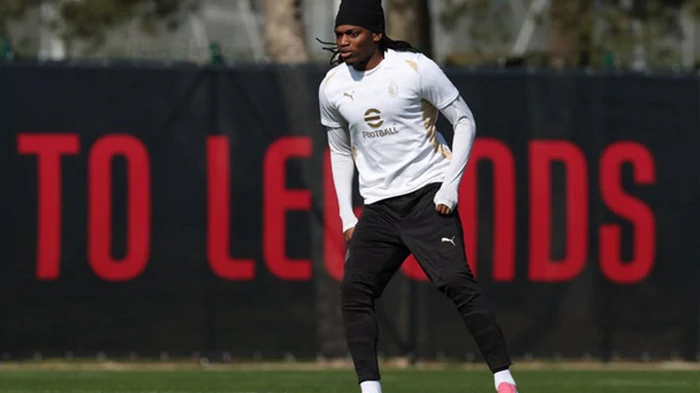 Барселона планирует обсудить трансфер лидера Милана