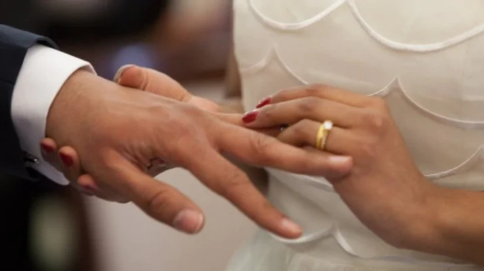 Тяжелое бремя брака: ученые выяснили, что женатые мужчины чаще страдают ожирением