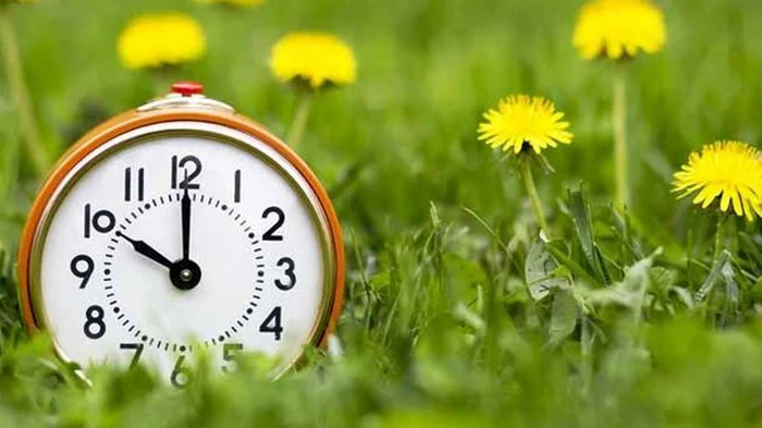 Завтра украинцы перейдут на летнее время: во сколько нужно перевести часы