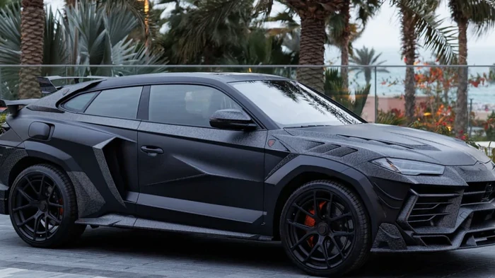 900 сил и максималка 323 км/ч: представлено яркое внедорожное купе Lamborghini (фото)