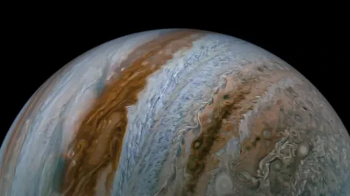 Крупнейшая планета Солнечной системы странным образом меняет свой химических состав