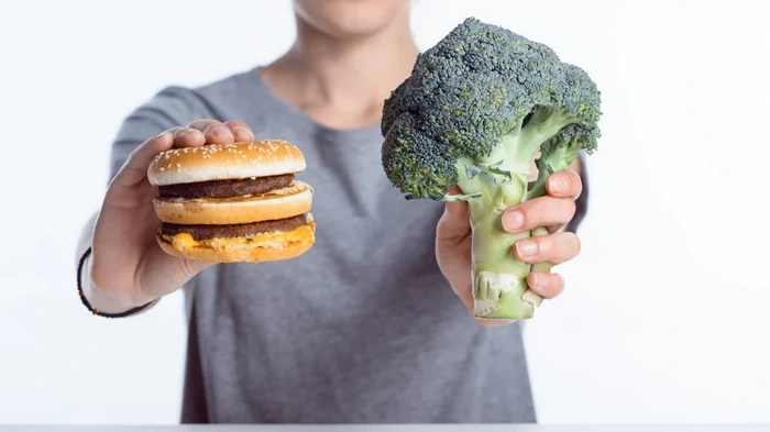 Что больше всего поднимает холестерин: диетологи назвали самый опасный продукт