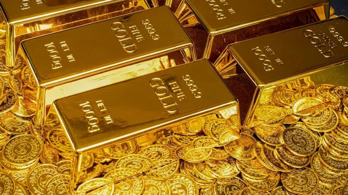 Цена золота впервые превысила $3300 за унцию