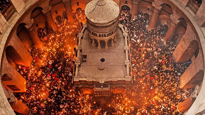 В Иерусалиме сошел Благодатный огонь (видео)