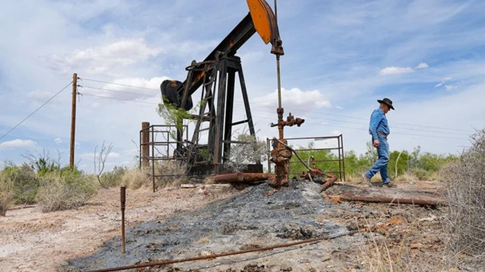 Цены на нефть завершают неделю снижением