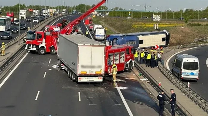В Польше произошло ДТП с участием автобуса и грузовика, водитель — украинец