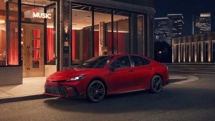 В спортивном духе: Toyota Camry получила новую стильную версию (фото)