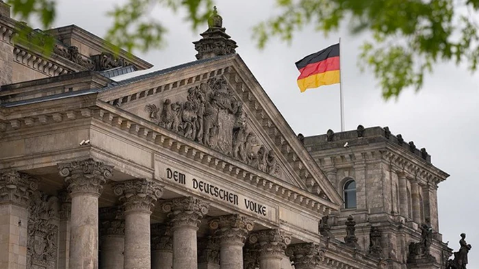 В Бундестаге отложили повторное голосование за канцлера — СМИ