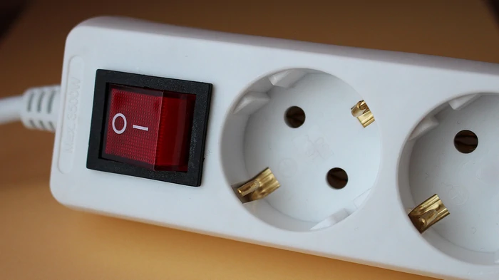 Переход в Украине на 230 вольт: для каких бытовых приборов это будет опасно