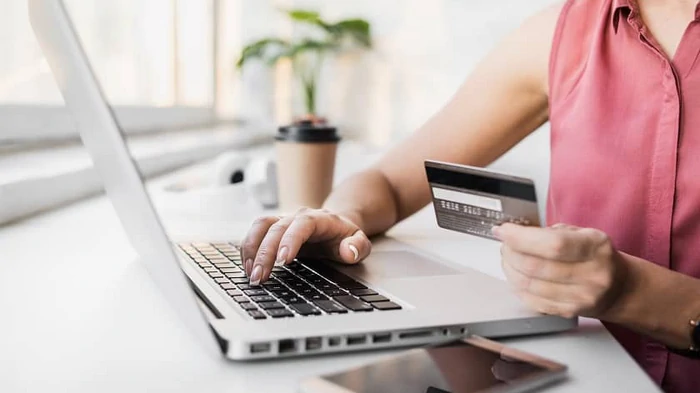 Банки срежут лимиты: сколько можно будет перевести по карте с 1 июня