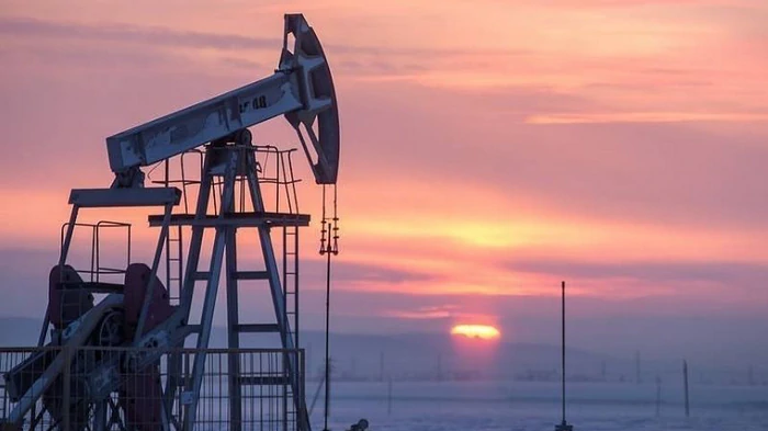 Цены на нефть обвалились до недельного минимума: в чем причина