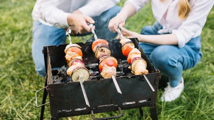 Собираетесь идти на шашлыки? Вот как не навредить желудку на природе