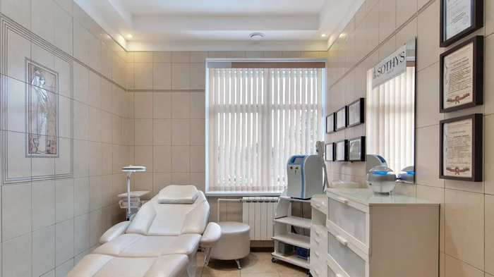 косметологическая тележка