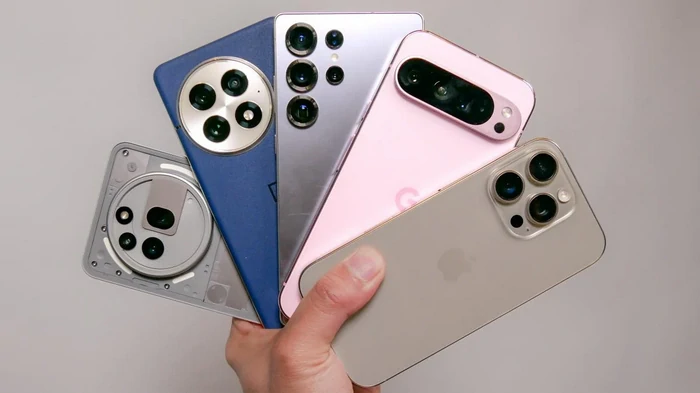 Названы 10 главных смартфонов 2025 года: от доступных моделей до флагманов