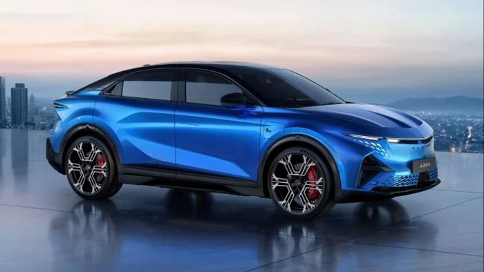 С тремя двигателями: электрический кроссовер Alpine А390 показали официально