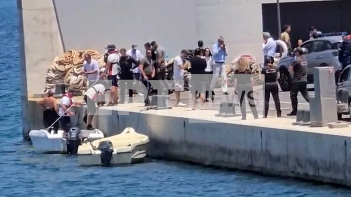 Вертолет с туристами из США упал в море у берегов Греции