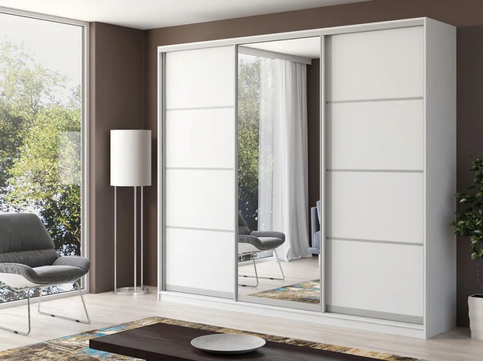 3-х дверной шкаф