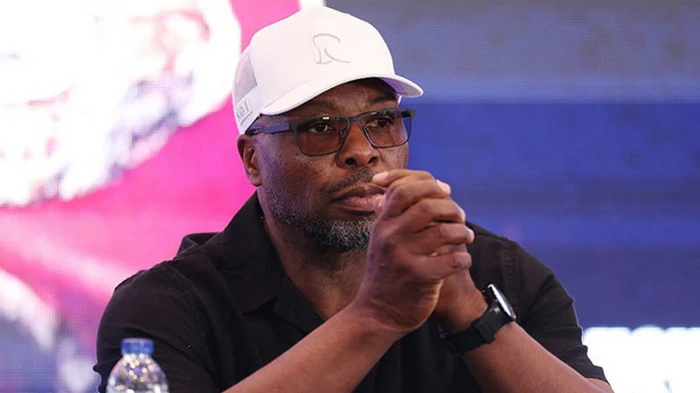 Тренер Дюбуа обличил Усика в комедианстве и сказал, что раскусил его