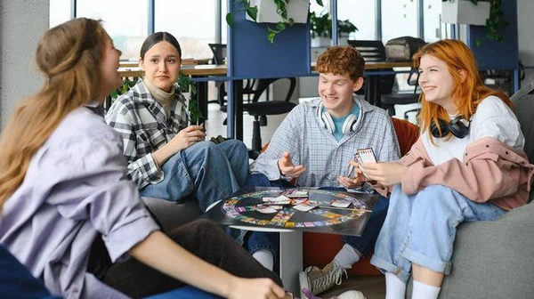 Настільні ігри: їх переваги, критерії вибору та список найкращих варіа
