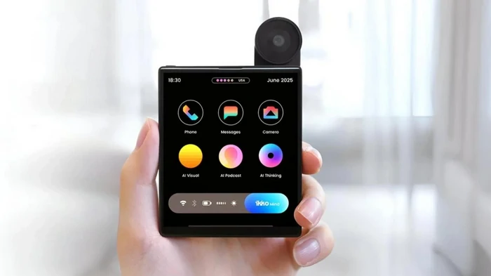 На рынке появился необычный квадратный смартфон с поворотной камерой