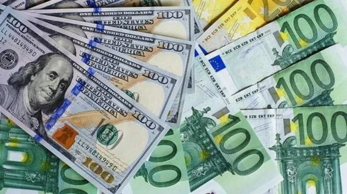 Доллар пошел вверх, евро — дороже 49 гривен: НБУ установил официальные курсы