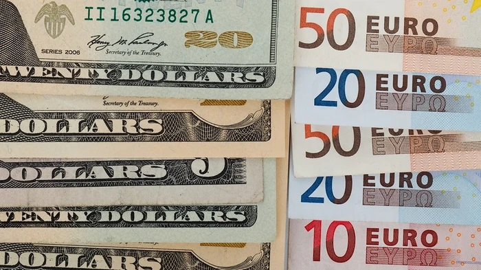 НБУ снизил курсы доллара и евро