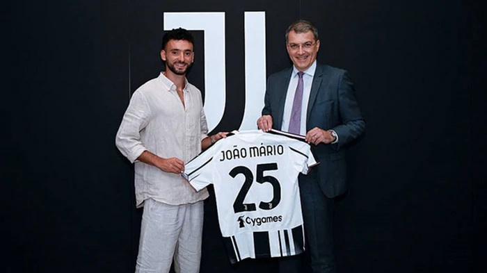 Порту продал правого защитника в Ювентус