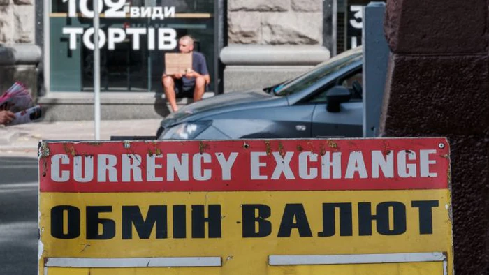 Доллар и евро идут вверх: сколько стоит валюта в обменниках