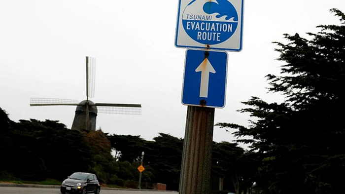 Цунами после землетрясения на Камчатке достигло берегов США