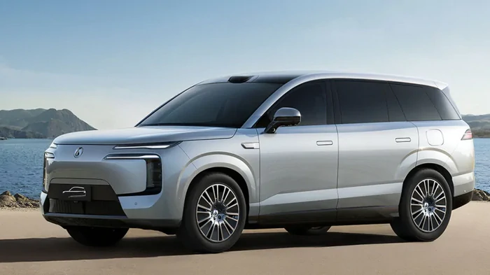 Почти 1000 сил и «Мавик» на крыше: семейный кроссовер от BYD показали до премьеры (фото)