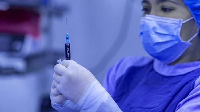 Ученые подсчитали, сколько жизней спасли вакцины против COVID-19