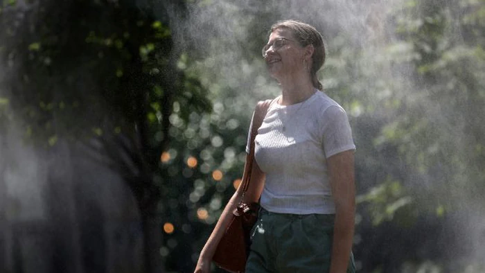 Адская жара до +37 и грозы с градом: что ожидает Украину завтра