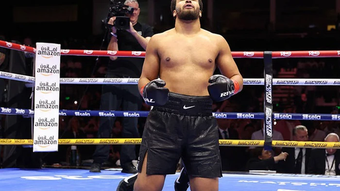 Уайт был нокаутирован Итаумой в первом же раунде