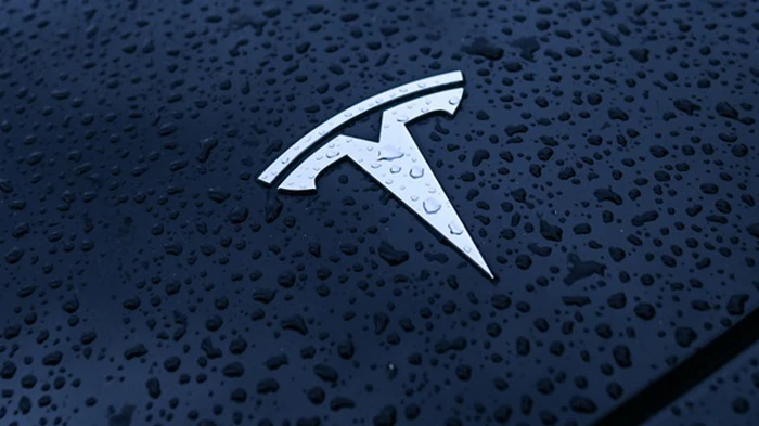 Tesla попала под расследование из-за аварий с автопилотом