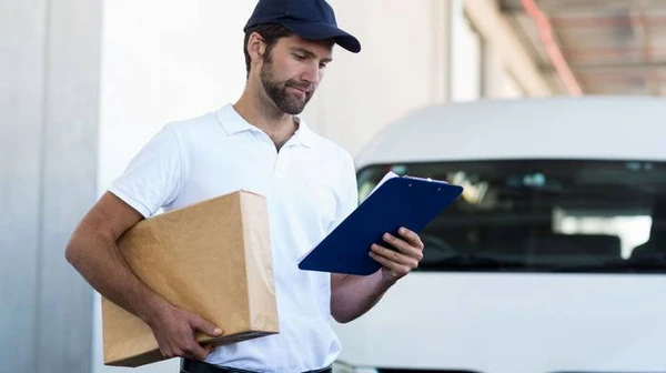 Подработка курьером: преимущества и кто может им стать