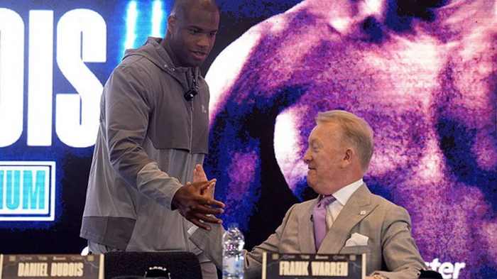 Фрэнк Уоррен изложил в красках следующий бой Дюбуа