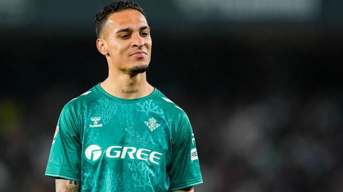 Три сильнейших клуба пристально следят за Антони