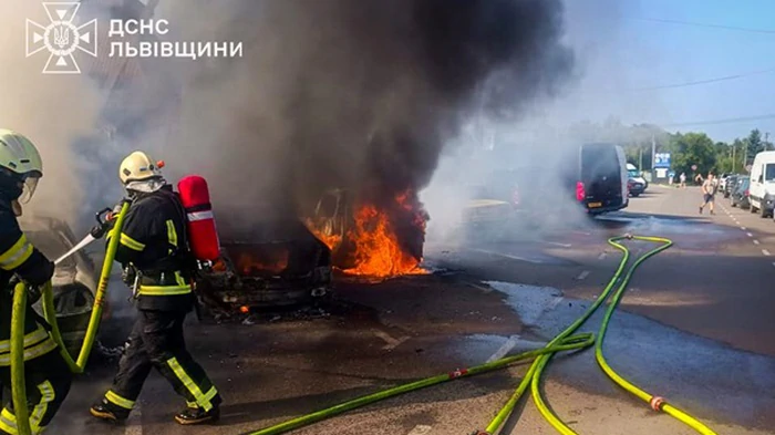 У границы с Польшей сгорели семь автомобилей