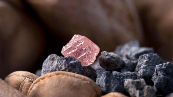 Ученые впервые обнаружили доказательства существования никелевых сплавов на глубине более 300 км