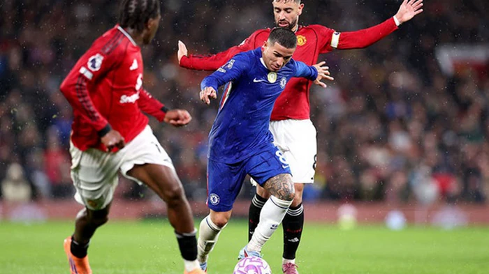 Челси дало Манчестер Юнайтед победить в игре вдесятером с каждой стороны